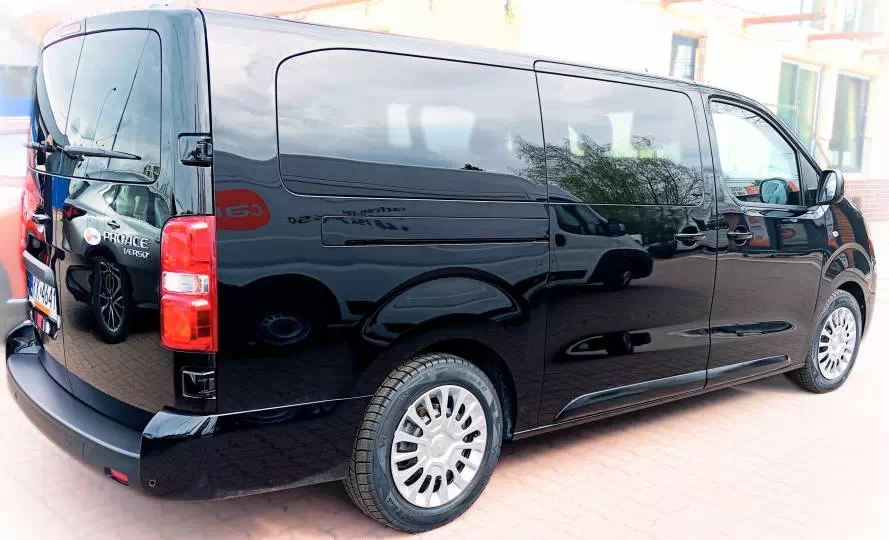 wynajem busa konin / fot. CarFree