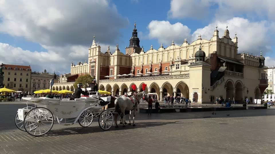 Sukiennice in Cracow Main Square / fot. Pixabay
