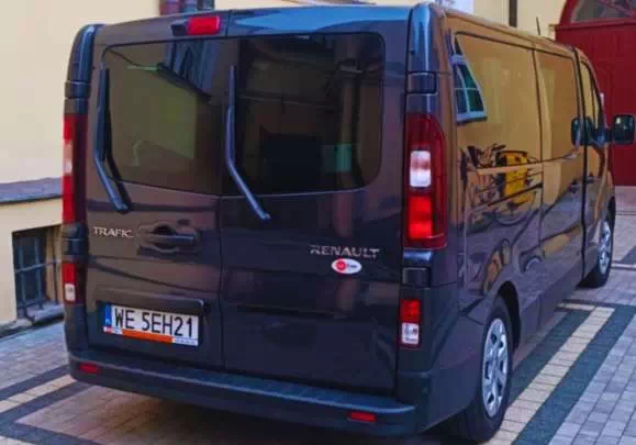 Bus Renault Trafic Long na wynajem